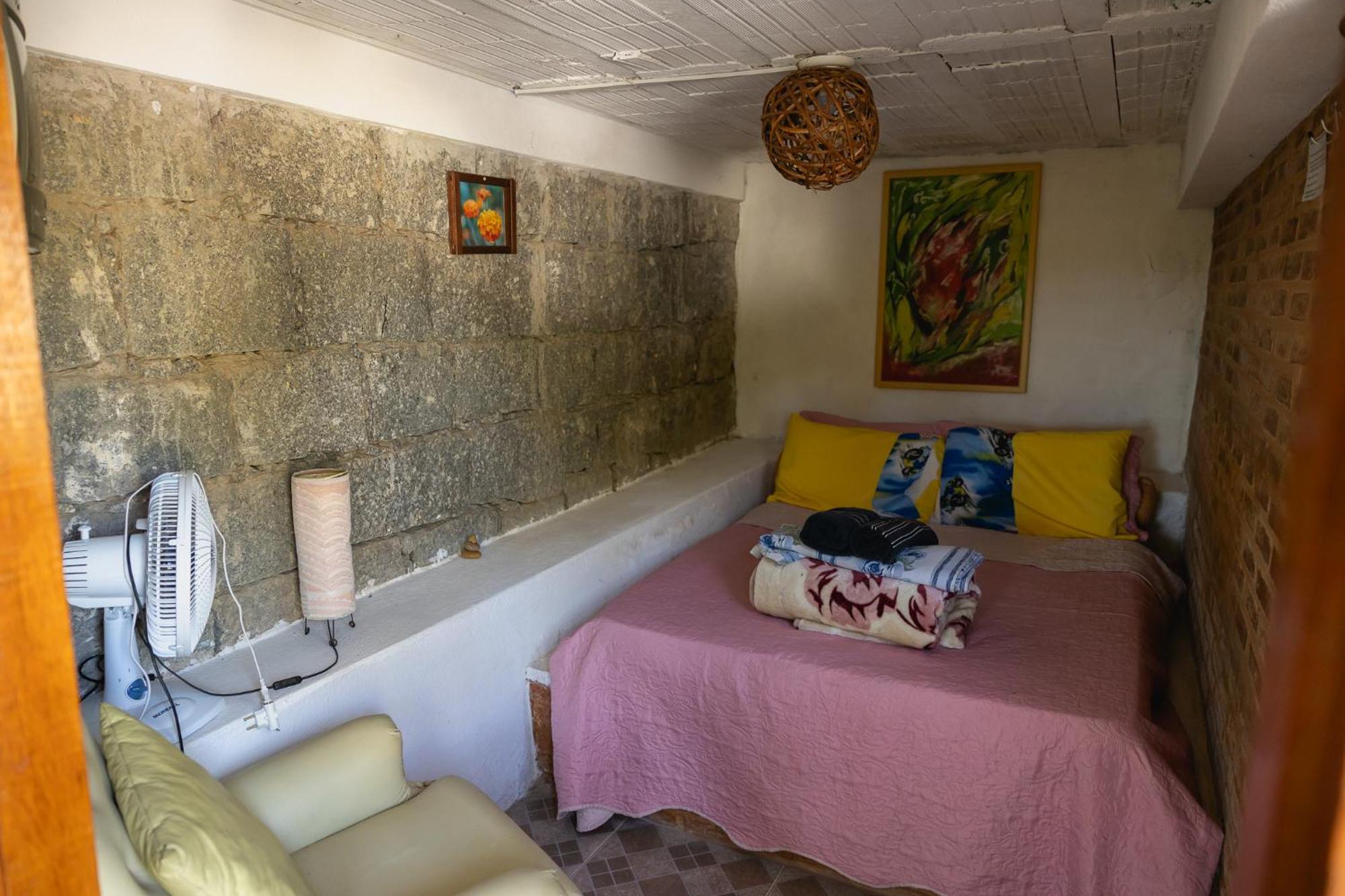 Hostel Yellow House Mg Ітамонті Екстер'єр фото