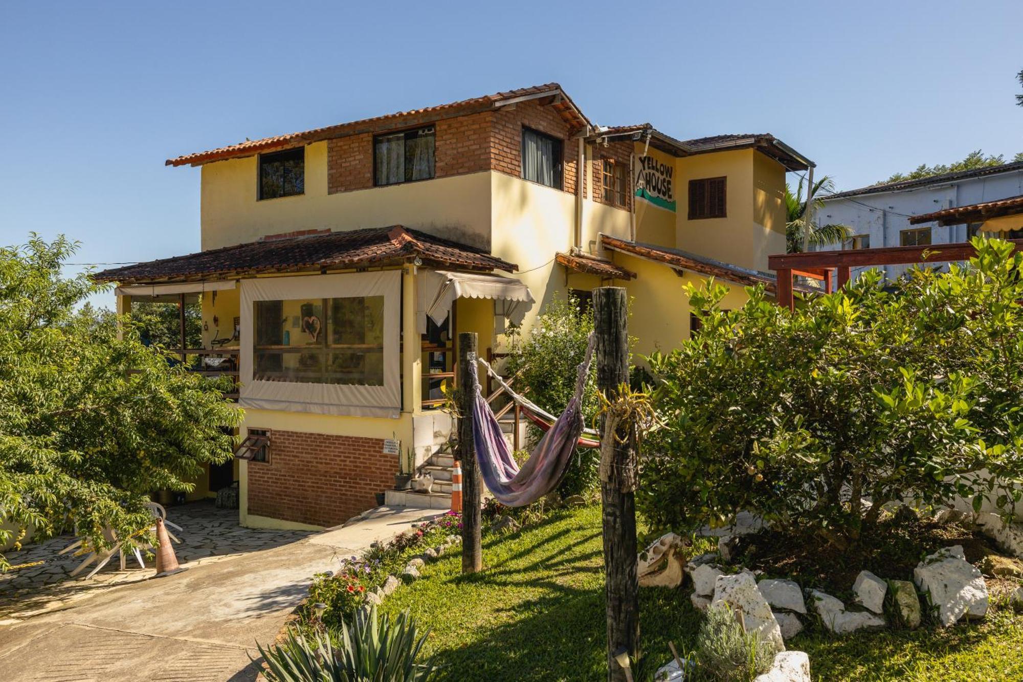 Hostel Yellow House Mg Ітамонті Екстер'єр фото