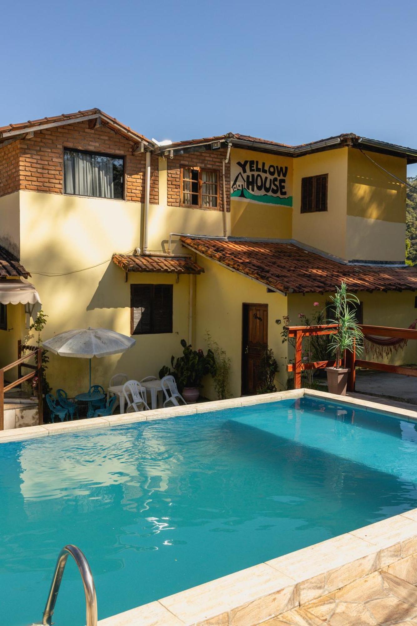 Hostel Yellow House Mg Ітамонті Екстер'єр фото
