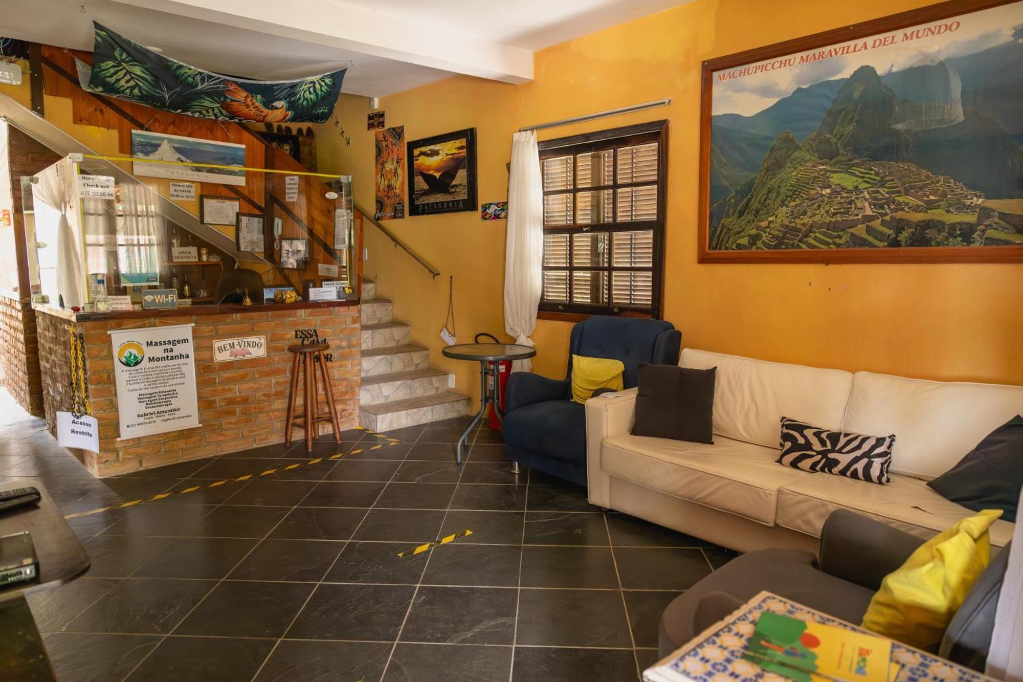 Hostel Yellow House Mg Ітамонті Екстер'єр фото