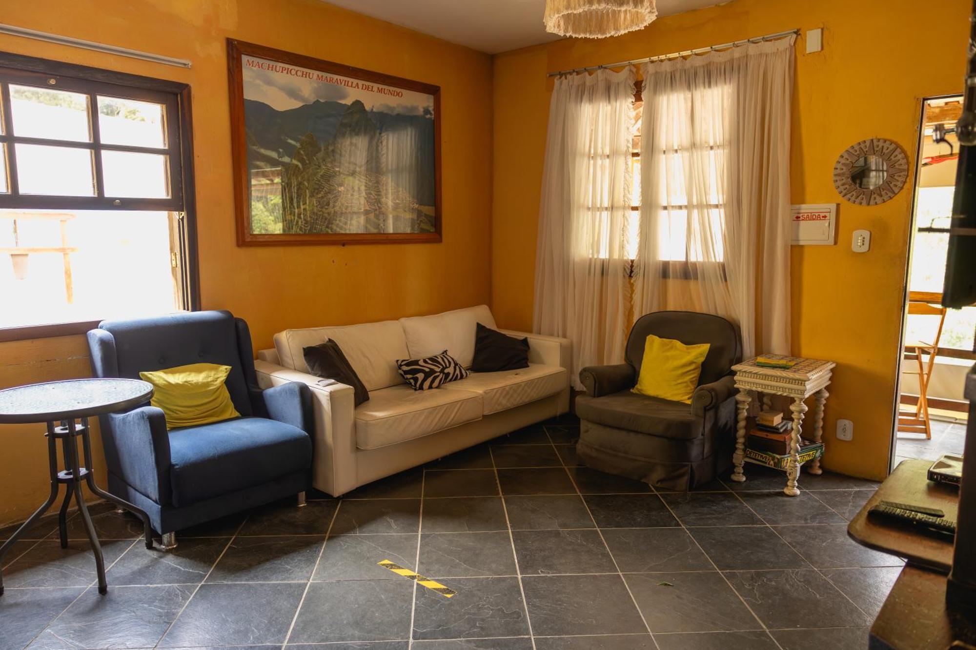 Hostel Yellow House Mg Ітамонті Екстер'єр фото