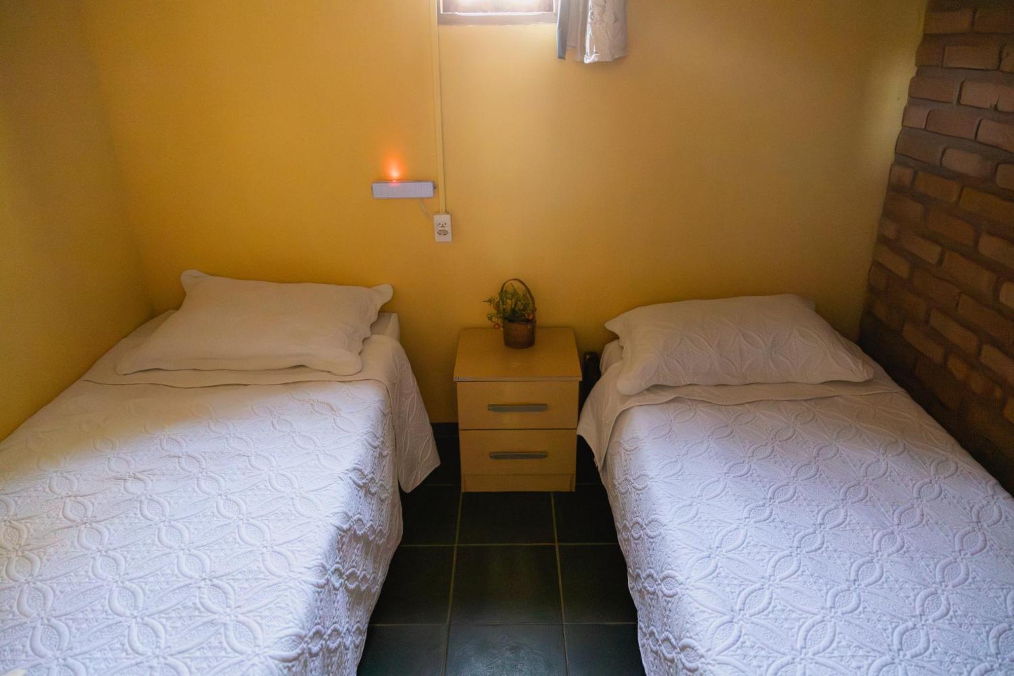 Hostel Yellow House Mg Ітамонті Екстер'єр фото