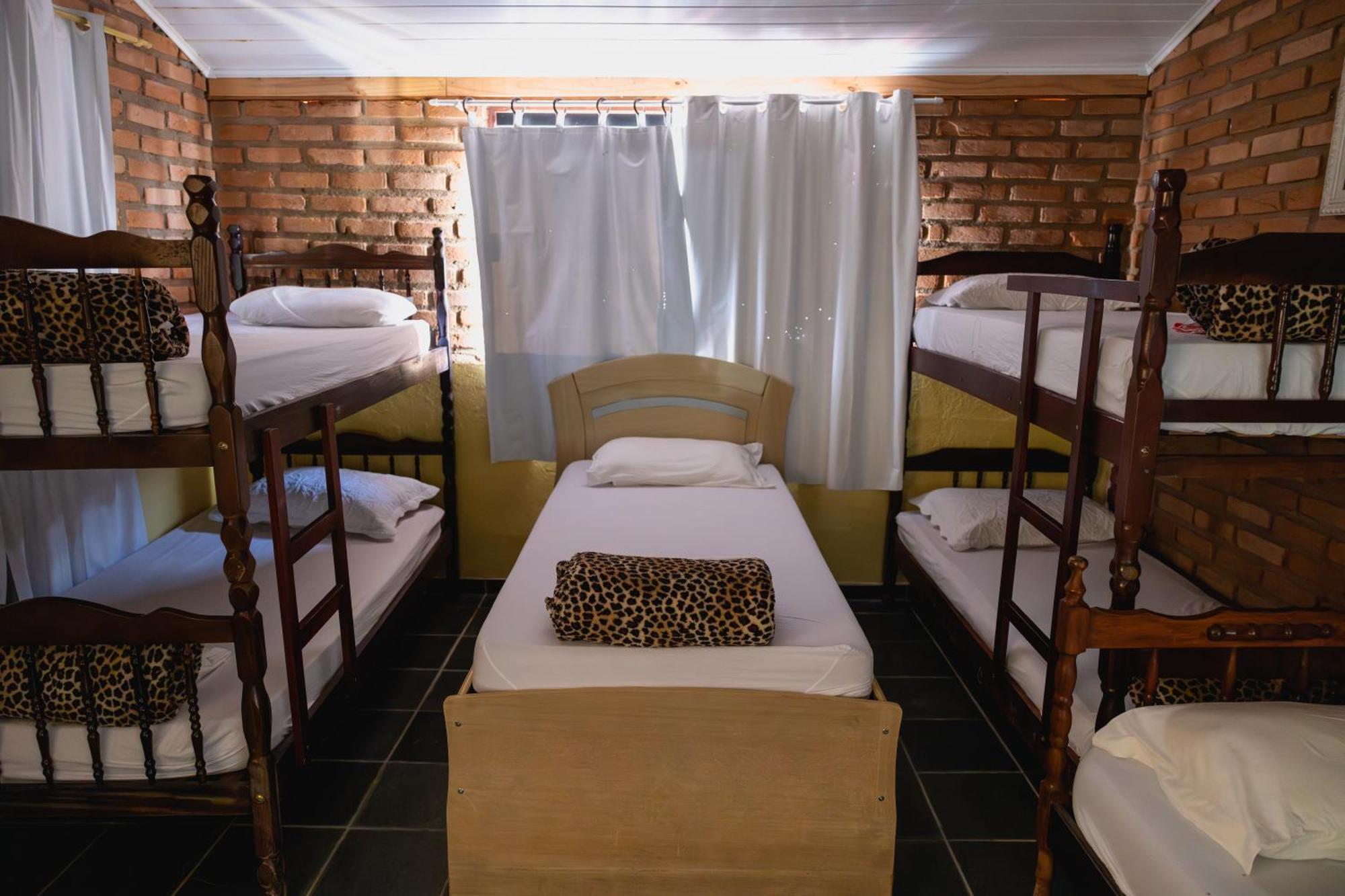 Hostel Yellow House Mg Ітамонті Екстер'єр фото