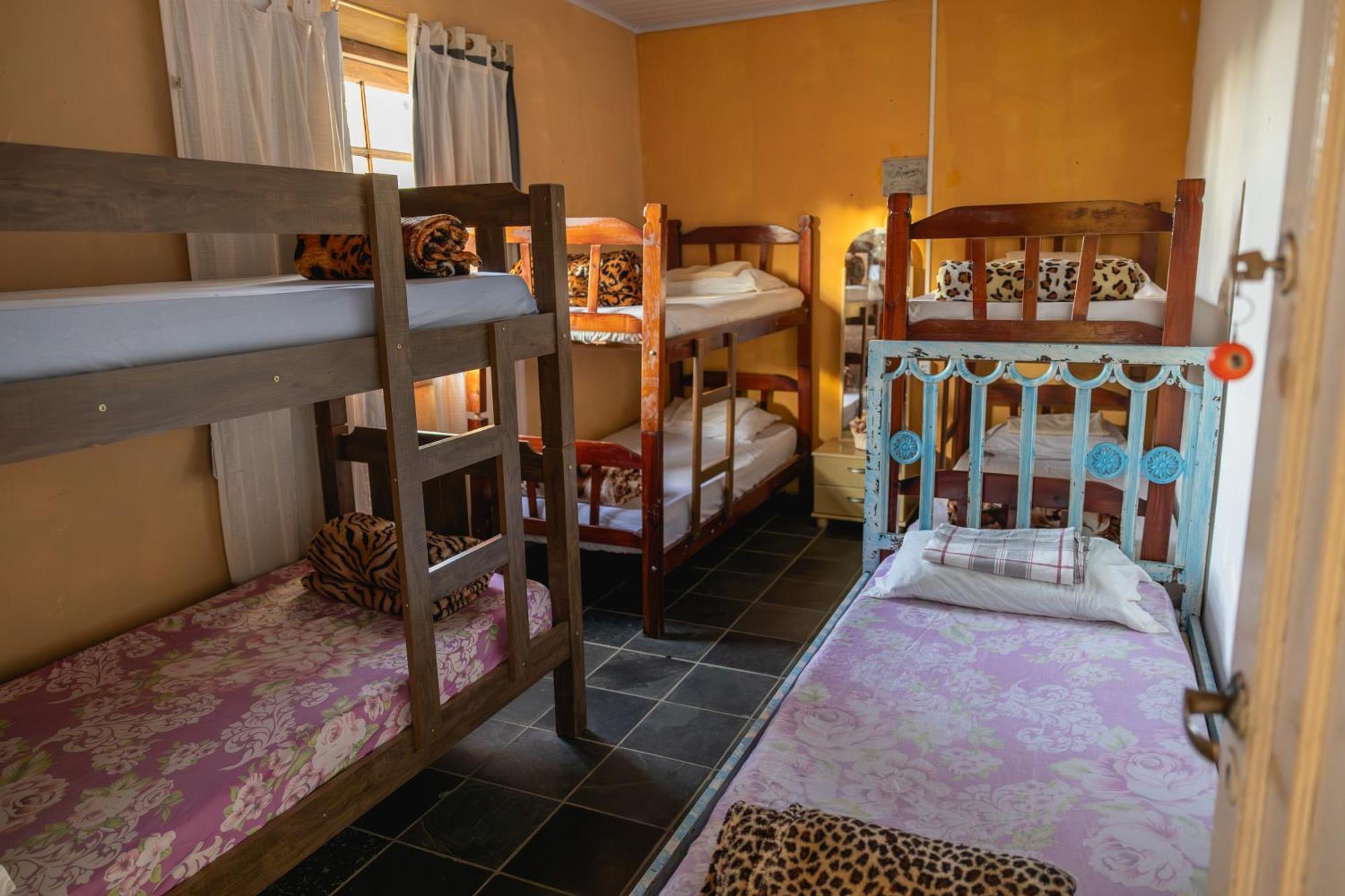Hostel Yellow House Mg Ітамонті Екстер'єр фото