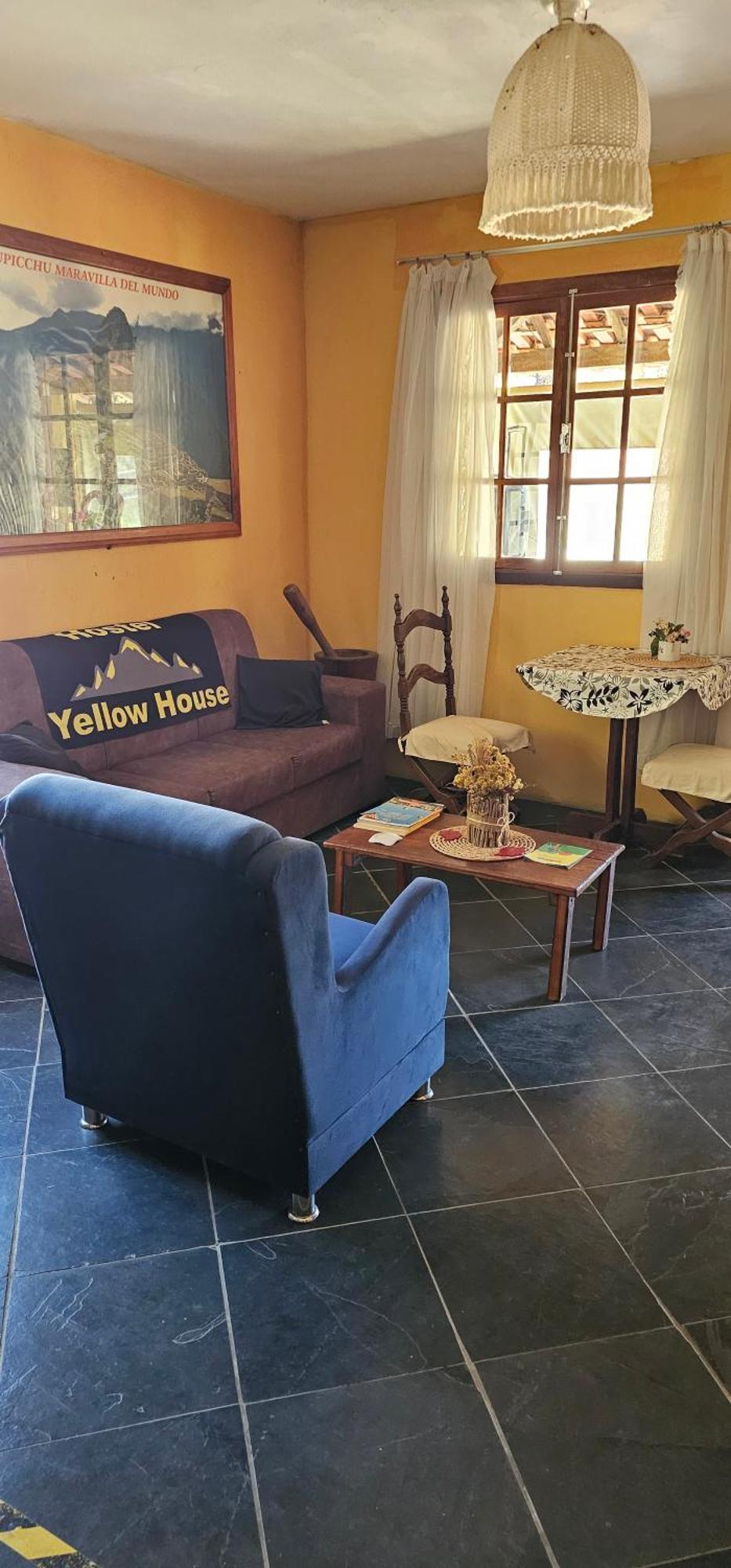 Hostel Yellow House Mg Ітамонті Екстер'єр фото